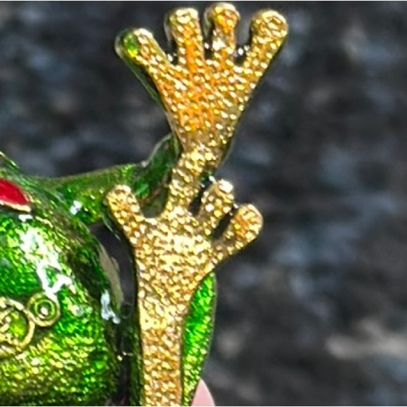 Frog Kissing the Pearl Trinket Ring Box Hinged Hand Painted Figurine Jewel NWOT - Picture 14 of 16